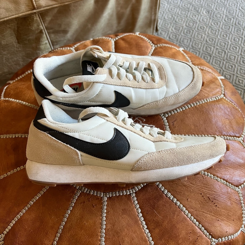 Women’s Nike Daybreak Sneakers